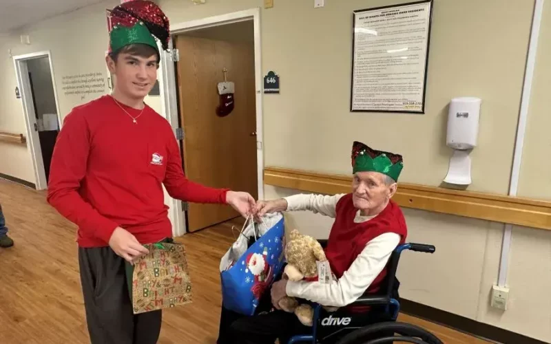 Rockingham teen brings Christmas cheer to Pinehurst senior residents